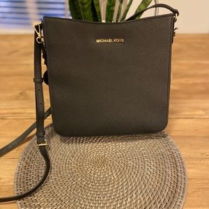 Michael Kors Jet Set Saffiano crossbody bag